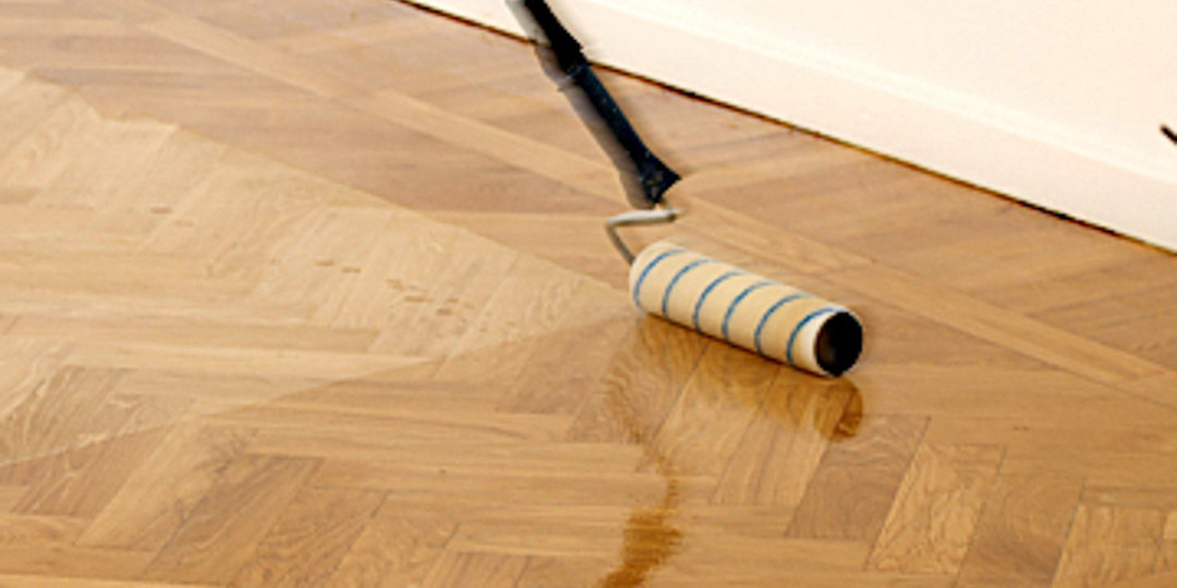 Voskování dřevěné podlahy