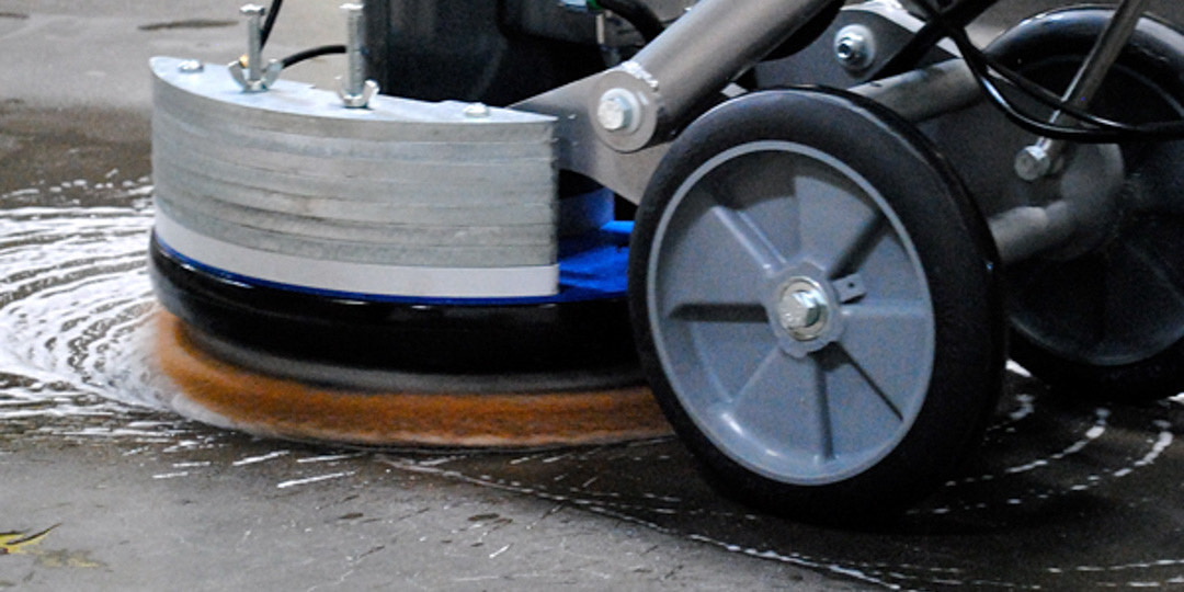 Čištění a odmaštění betonu